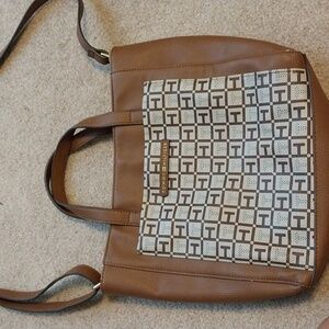 Chic Leather Tommy Hilfiger bag